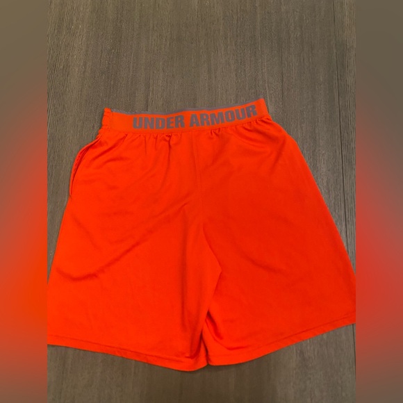 Men’s Under Armour orange baseline shorts size Medium - Picture 6 of 6